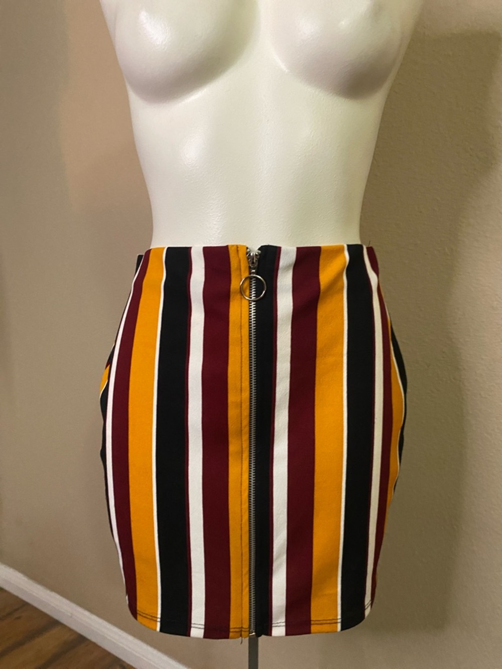 Silhouette NYC Striped Multicolor mod minimalist retro 60s look skirt M 🖤❤️